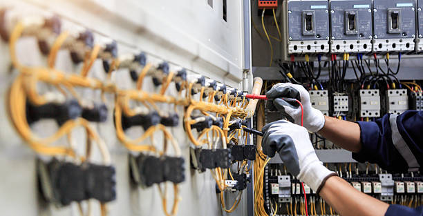 Professional Electrician technician working in Mehlville, MO